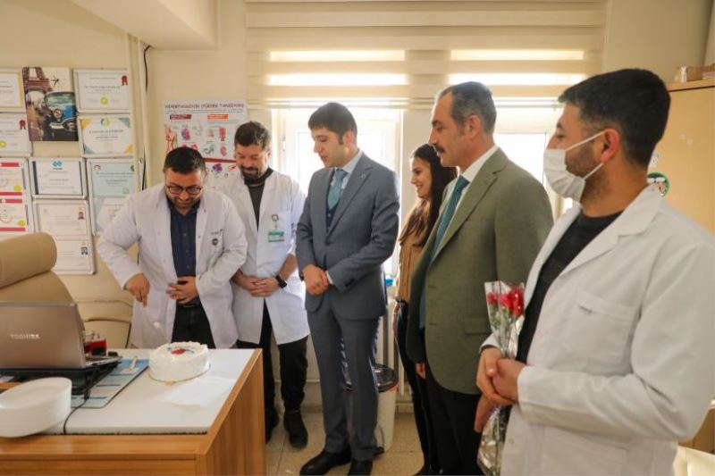 Başkan Tanış,14 Mart Tıp Bayramı nedeniyle sağlık çalışanları ziyaret etti