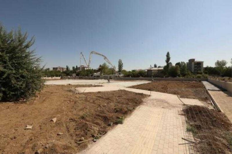 İpekyolu Belediyesi ilçede 15 parkın yapım çalışmalarını sürdürüyor
