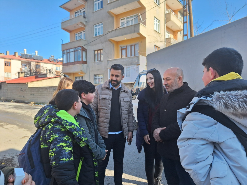 İpekyolu Belediye Eş Başkanıları mahallelilerle bir araya geldi 