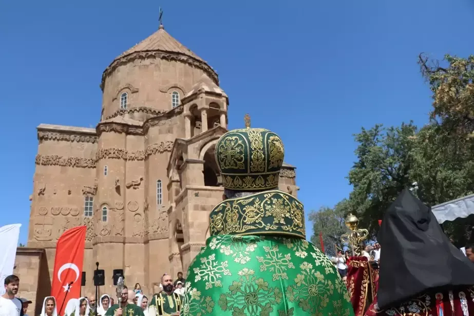 Patrik Sahak Maşalyan, Van Akdamar Kilisesi