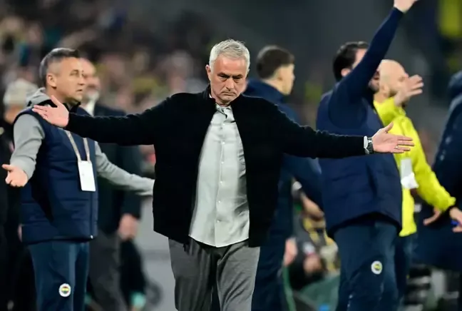 Tüm derbilerde ve dönüm noktası olan maçlarda yenilen Mourinho