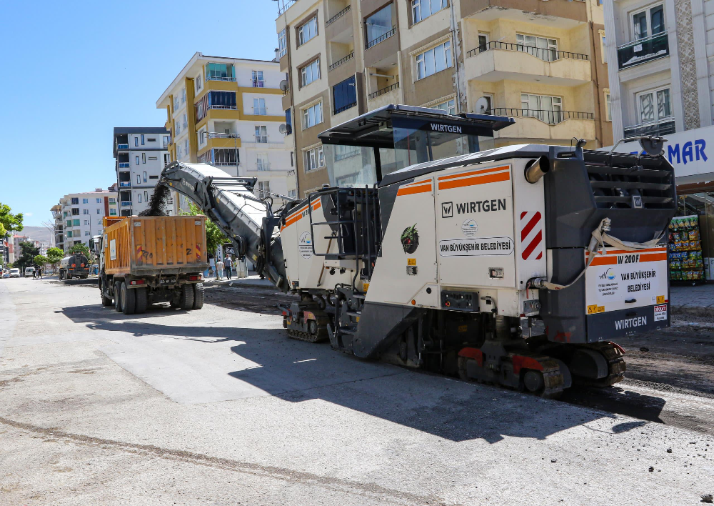BÜYÜKŞEHİR BELEDİYESİ’NDEN ESKİ CEZAEVİ CADDESİ’NDE YENİLEME ÇALIŞMASI