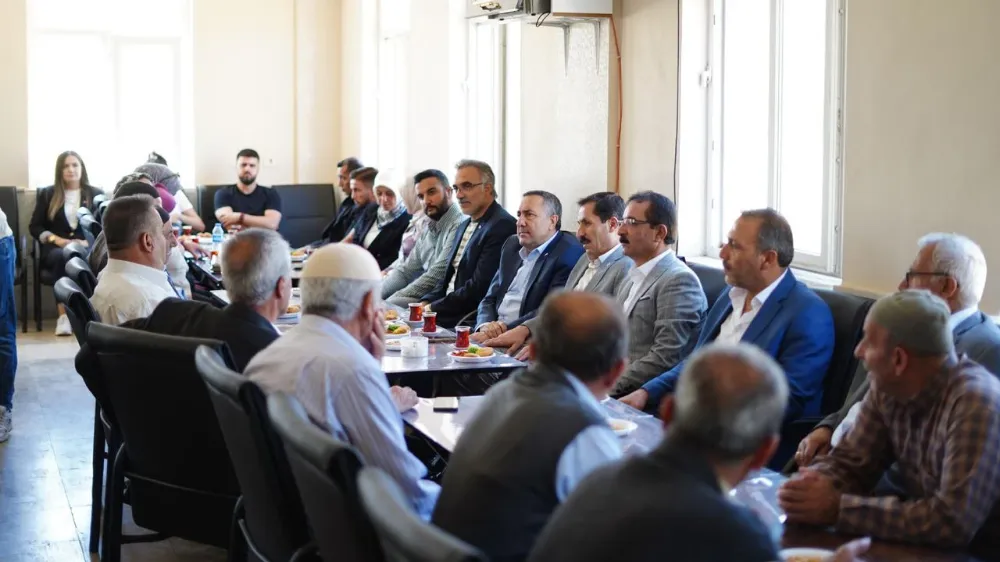 AK Parti Van İl Teşkilatı Gevaş’ta vatandaşlarla bir araya geldi